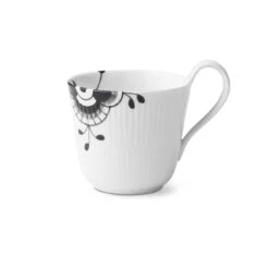 Royal Copenhagen Black Fluted Mega Kop Met Hoog Handvat